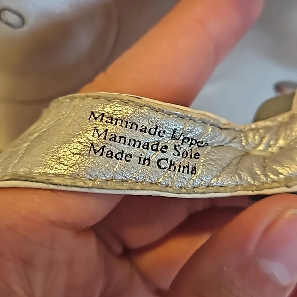 Silver Bandolino Sandels Size 9 - Picture 3 of 7